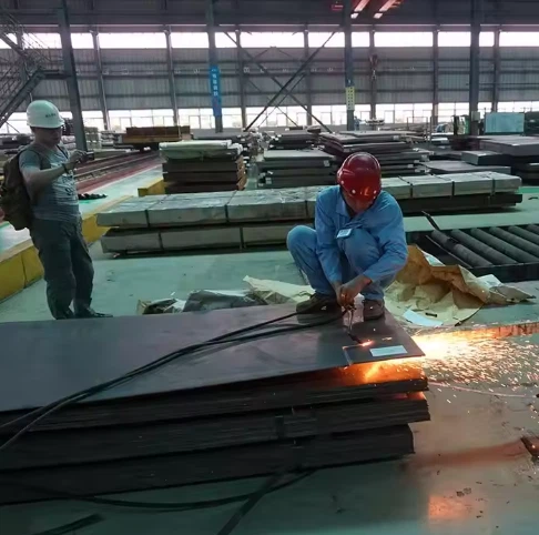 EN 10025-5 S235J2W „Corten Steel“ su saugoma profesionalu